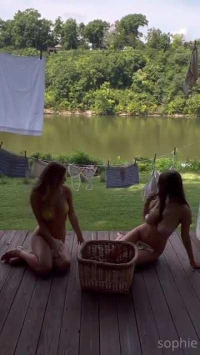 sophie Mudd 🍒 and her friend 💦 full video in TELEGRAM channel 🔥 link in the comment box 👇📝⬇️