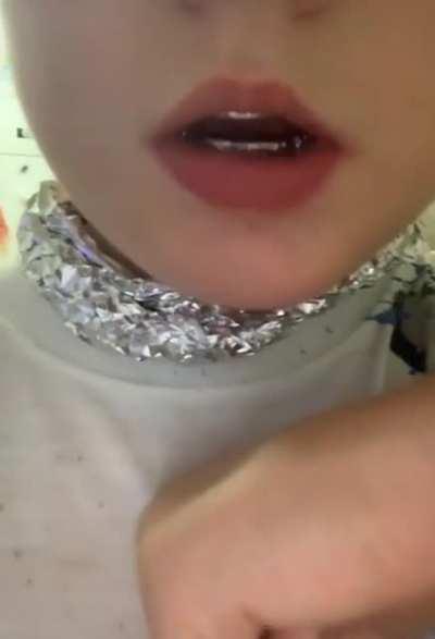 Some kid is trying to flex online using tin foil, no one will believe him