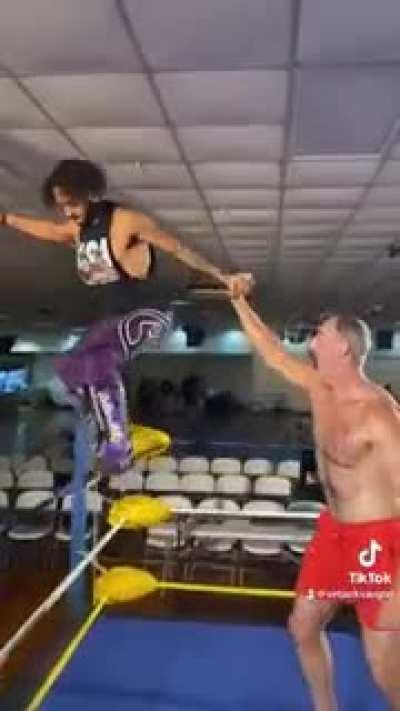 Meltzer gave this a 5* . He could have gotten 6* if it's held in Japan