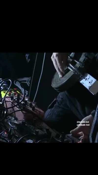 Y’all rockin with the junk guitar during secks⁉️⁉️