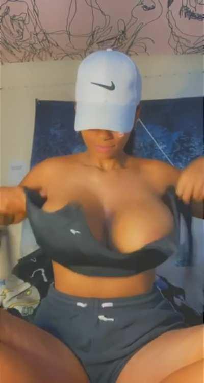 The beggest titties you can see today 😍