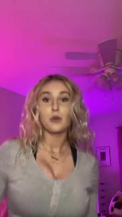 Some nice jiggles 🤤