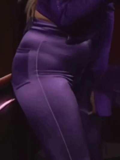 Millie bobby brown tight 🥵🥵