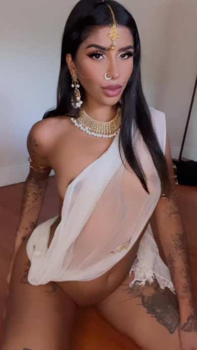 Can I be your favorite WOC of the day? 🤍