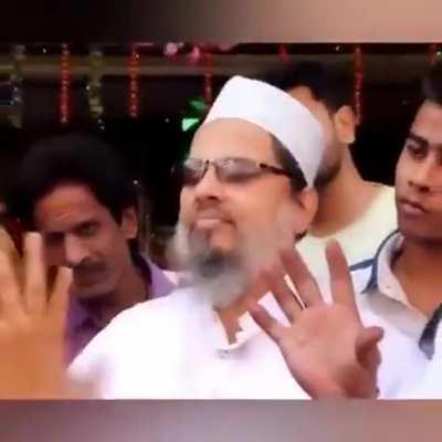 Apne sickular doston ko pakka dikhaye .