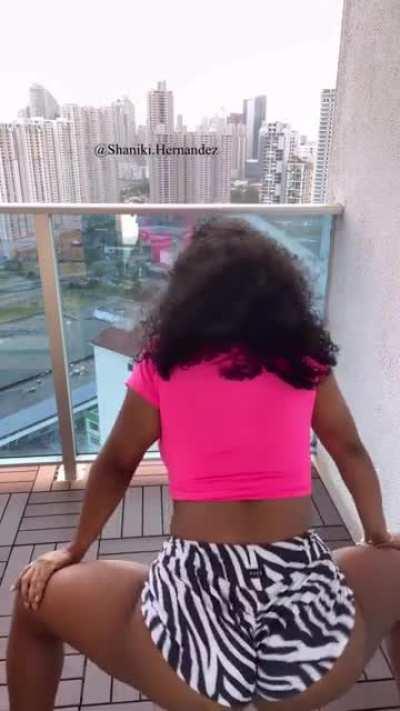Shaniki Hernandez (@shanikihernandez)