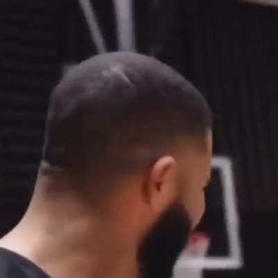 Drake the type of guy to break the 4th wall