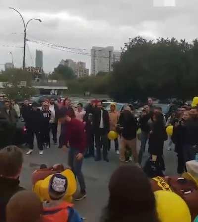Chechen Fighter demonstrated his fighting skills at a beer pub opening party in Russia. Russian Crowd decided to stay neutral.