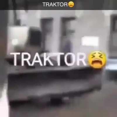 TRAKTOR😩