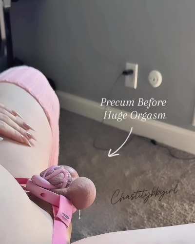 I love spraying precum like piss before my orgasm 🤭🔒💦