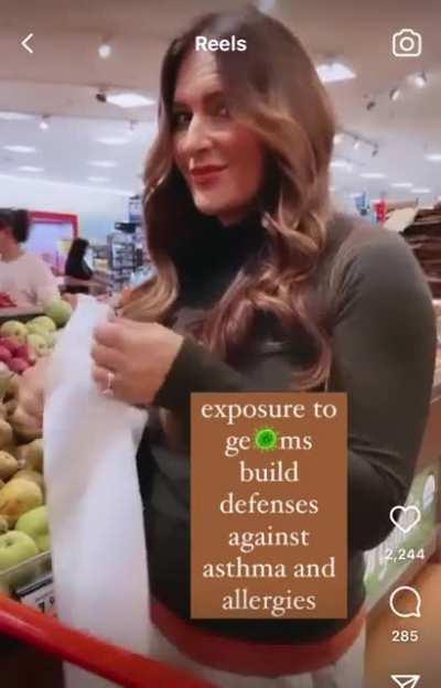 Woman thinks she’s doing everyone a favor by licking everything in the grocery store