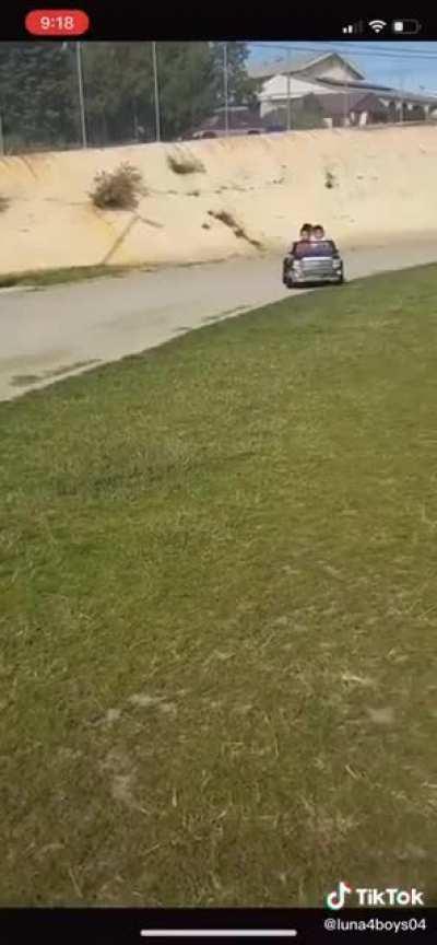 Boomer gets angry at little kids playing in power wheels, asks for a drivers license.