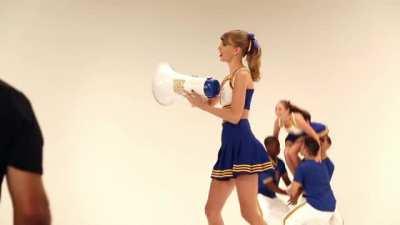 MRW when I see Taylor Swift Cheerleading....