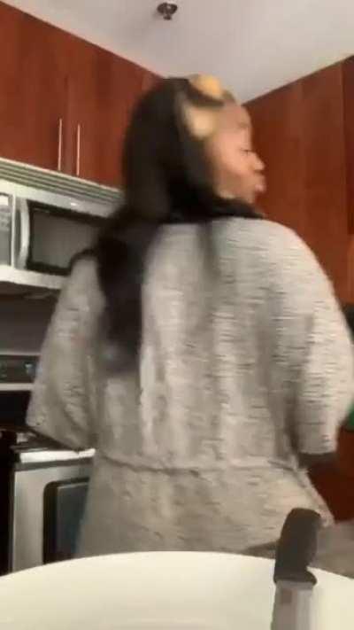 Robe Claps (she don’t have no claps on tiktok 🤷🏾‍♂️)