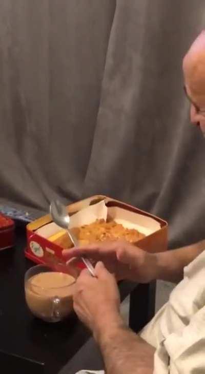 Ele so queria comer 1 bolin