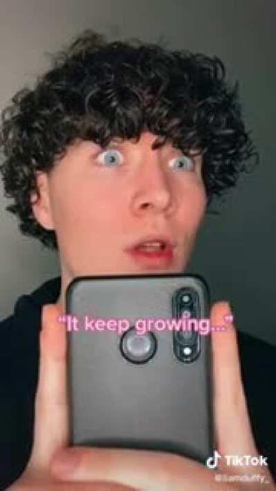 Pretending my daughter gets assaulted by the mall santa, but all that TikTok clout was worth it 🤗