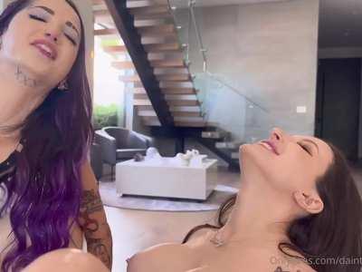Lesbian squirting battle