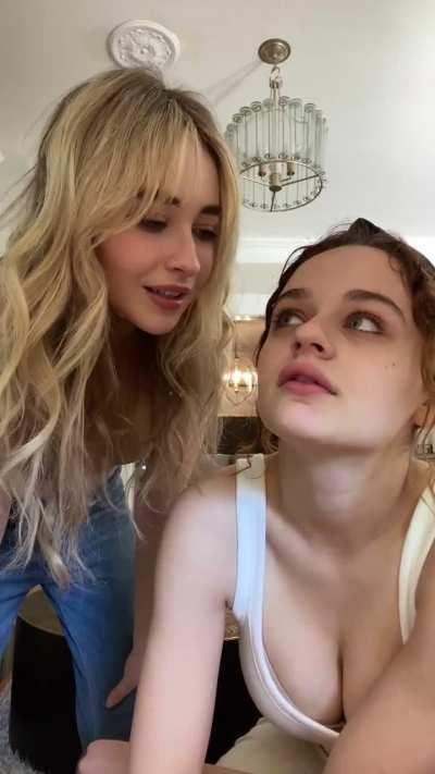 ‘two best friends in a room’ with Joey King | TikTok May 2021