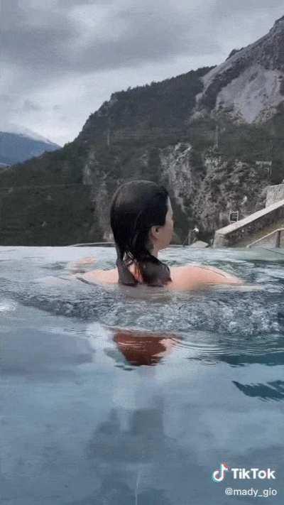 mady gio epic bikini vleavage and tight round butt