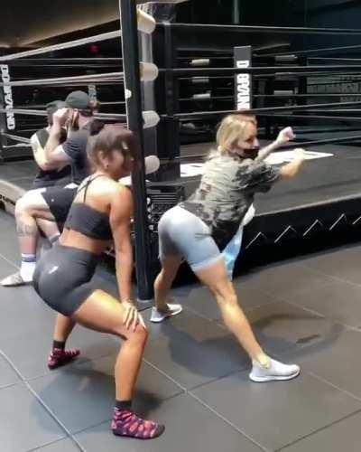 Vanessa Hudgens twerking