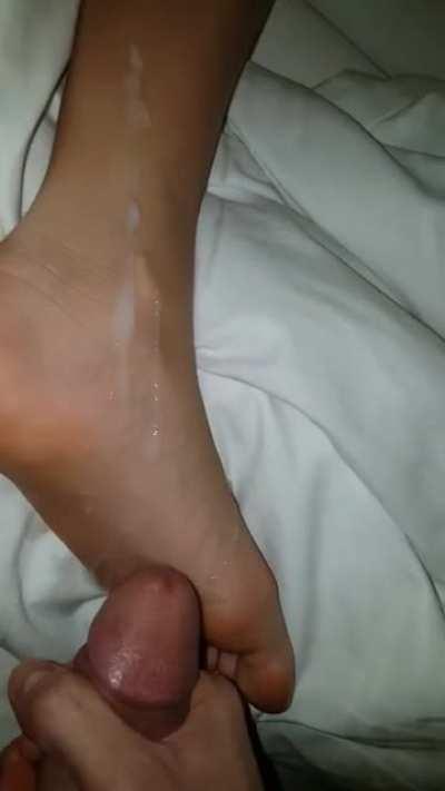 Now this is how cover a girl in nut when she sleep and you just so horny and fuck her feet follow me juiceman219 and footjobqueens