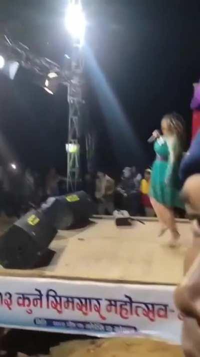 to have a sturdy stage