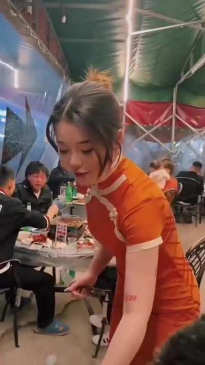 The way she opens it, I mean the bottle 😉