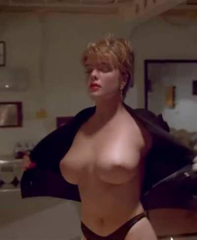 Erika Eleniak