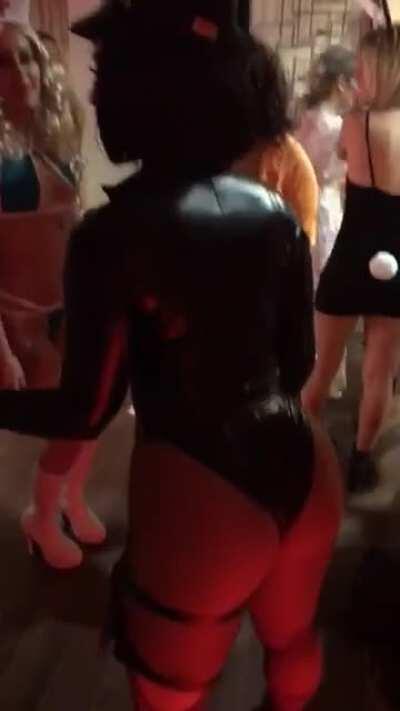 Demi Lovato twerking in Halloween costume