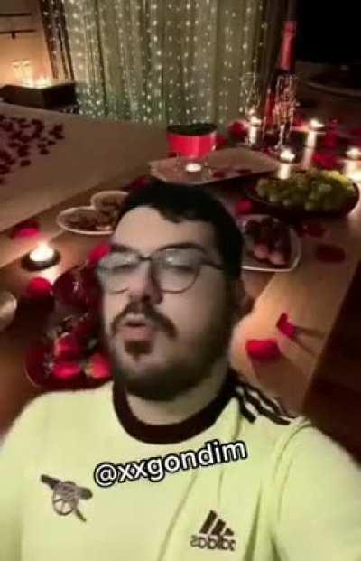 Para os que ficam de vela, quando a Lorena aparece na live, aprendam.