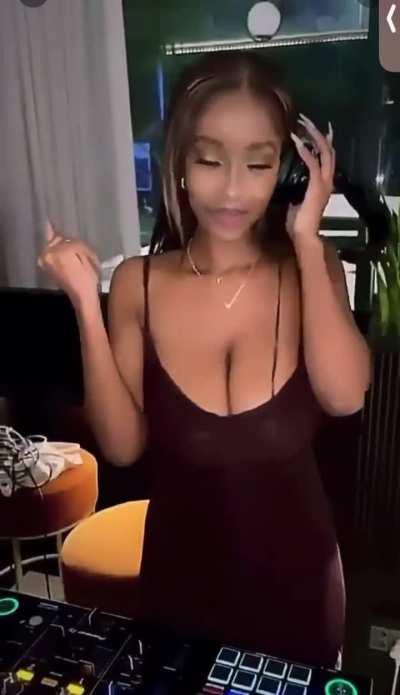 Charleezzy (@Charlene.Molokwane)