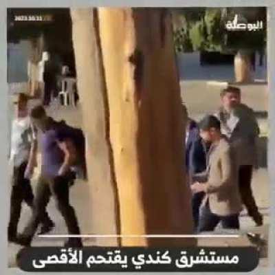 Jordan Peterson and Ben Shapiro enter Al-Aqsa Mosque after settlers stormed it.