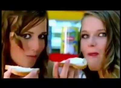 Konulu videoda arkadaşının evine giden çocuk: