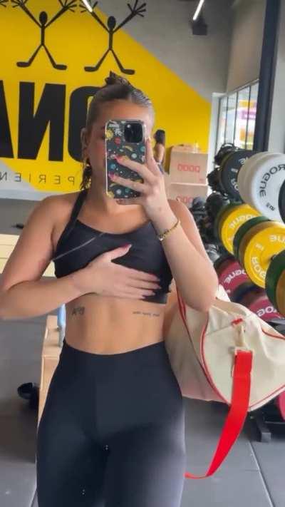 Mel Maia / @melissamelmaia