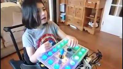 A Father built a custom controller for his daughter to play Zelda
