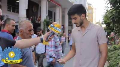 Hey sen, telefonunu çıkar!