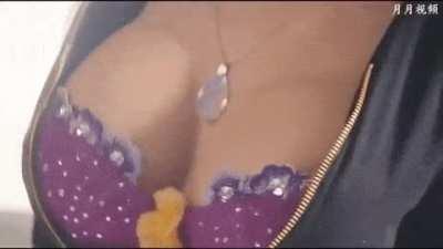 This amazing gif with Chinese actress Chun pan pan!