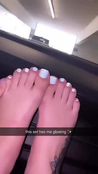 👣
