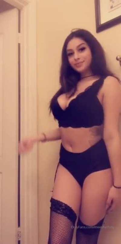 Bev tipsy 🥴 dancing against the wall in some lingerie she want dick so bad you can tell she’s desperate