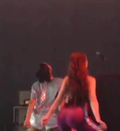 Hailee Steinfeld would to let her sit on your face?