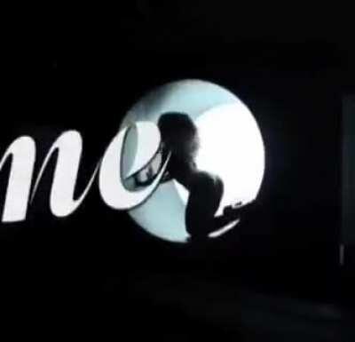 Ariana shaking that ass