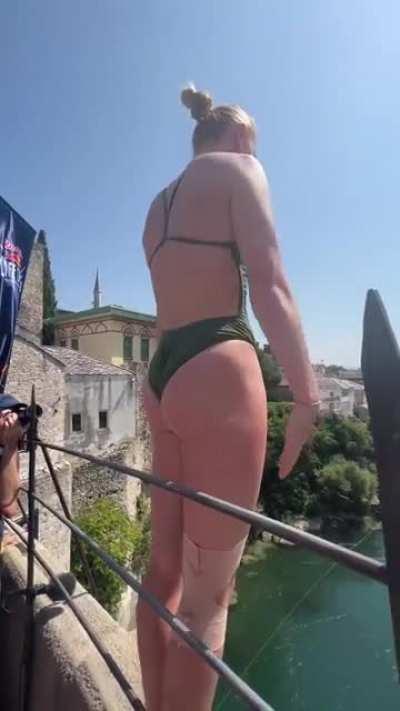 Perfect dive from 66 feet