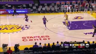 [Highlight] Shaq gets clowned as he proclaims Lakers got a lot of 