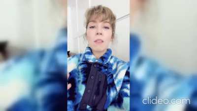 Jennette McCurdy promociona su podcast (III)