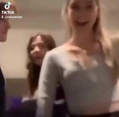 Una ira irradia dentro de su cuerpo 