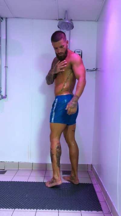 Need to scrub extra hard after that workout [m]