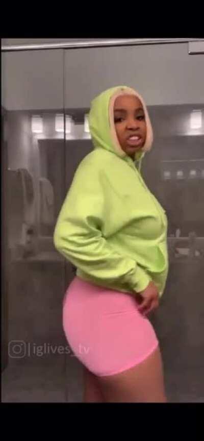 Throwback live but only the 🍑 parts