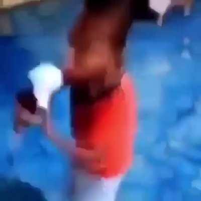 A9 bocekleri o kediye yapmadiklarini birakmadilar