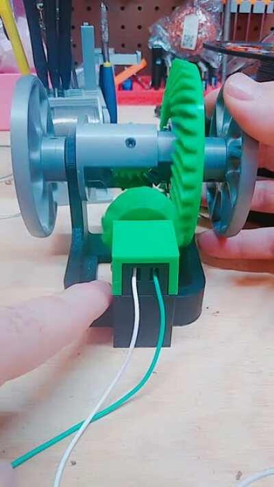 Example how differential works. Fully printed parts and some screws.