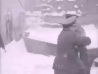 Frohe Weihnachten Kameraden! Wherever in the world you are, secular or religious, I hope you all have a great year. Have fun, stay safe and spare a thought for those close to you.